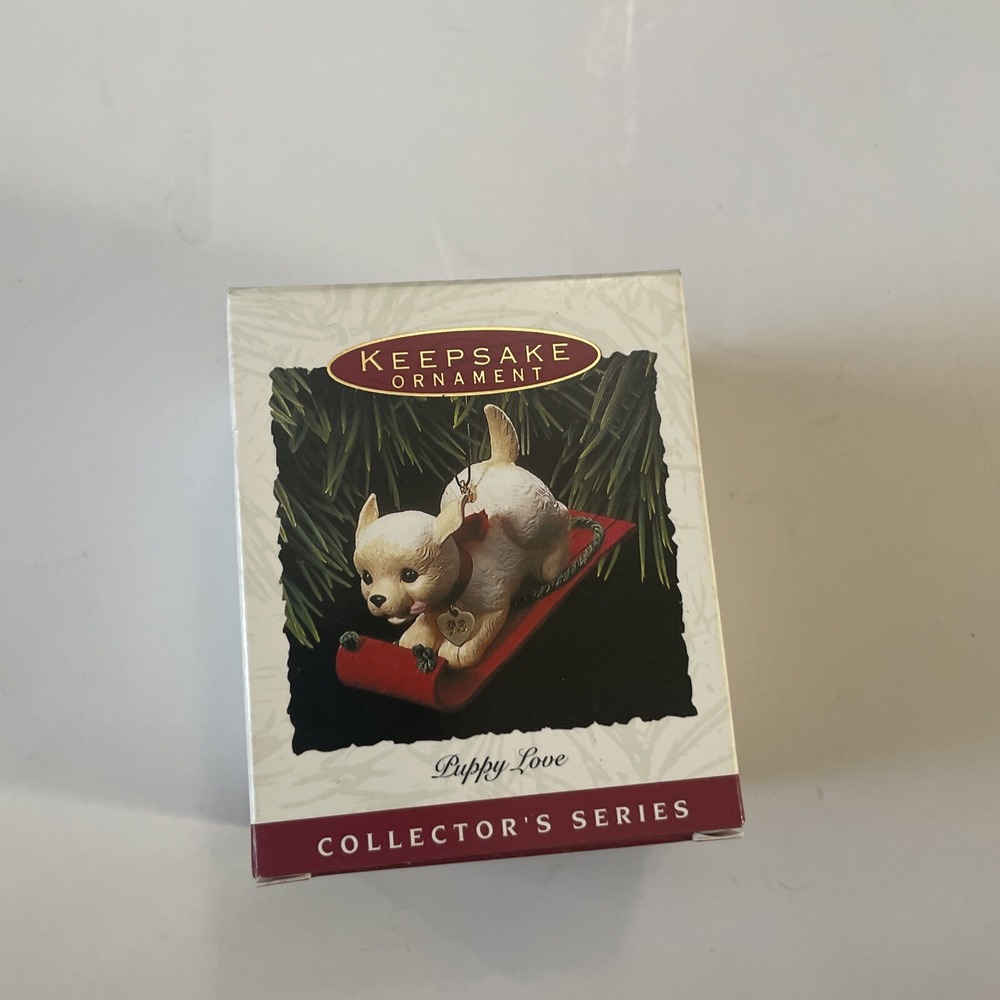 Hallmark Ornament 1993 PUPPY LOVE 3rd in the Series GOLDEN RETRIEVER H90